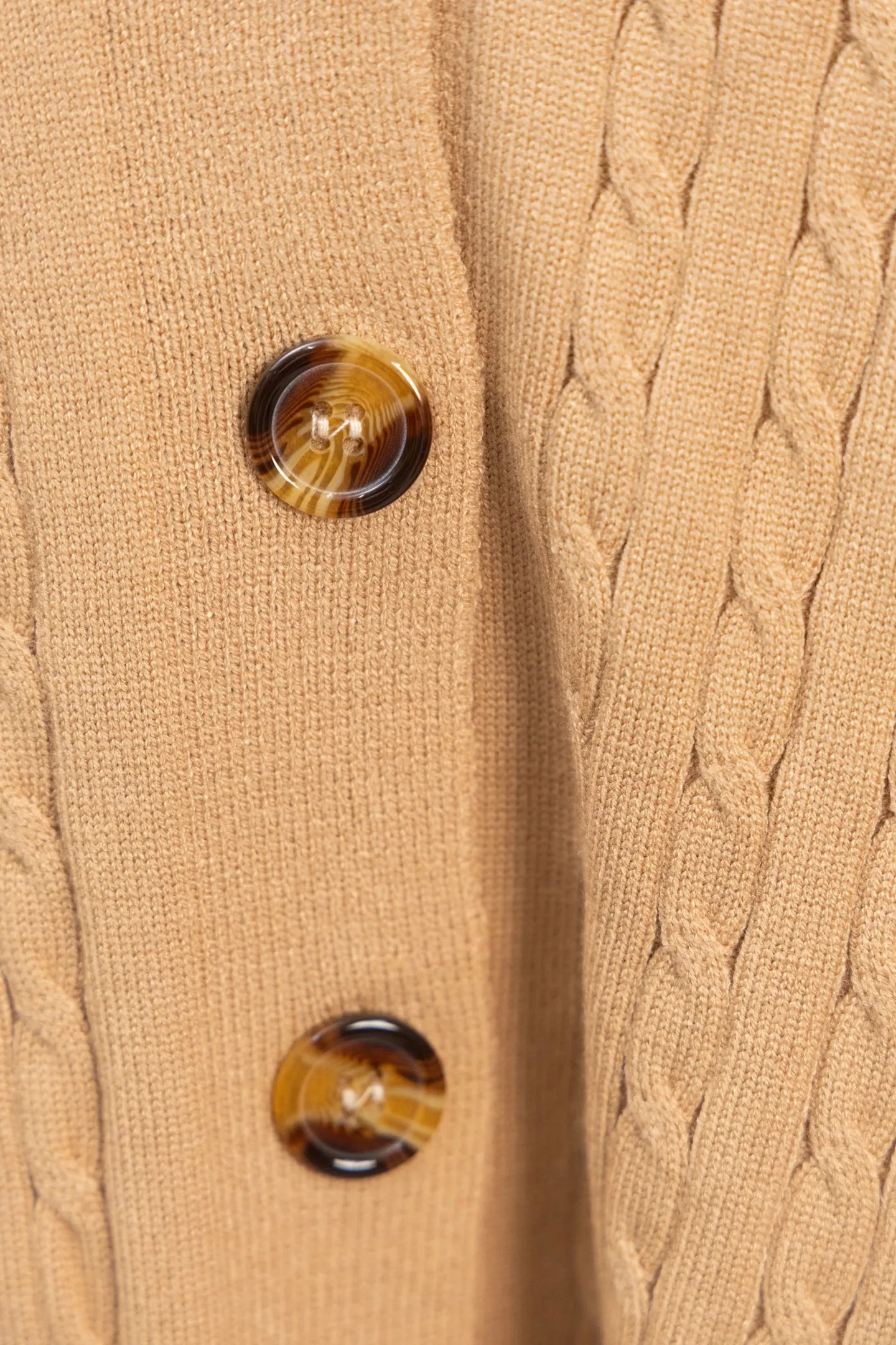 P190 Ralph Lauren Classic V-neck Solid Color Pony Embroidered Logo Knitted Cardigan Long Sleeve Ralph Lauren Classic Basic Versatile Twist Knitted Cardigan Long Sleeve Main supply platform live broadcast Wholesale entity Replenish when out of stock Not removed from the shelves Quality 1:1 patterning Complete three standards Correct version of pony logo Imported quality cotton yarn Focus on high-end Cost-effective Good quality Needless to say Zhao Lusi's same style is really amazing, so sweet I'm so beautiful. This cardigan is really good-looking. It's simple and easy to wear. It's a must-have for goddess ootd. Good-looking clothes are never picky. A must-have in the wardrobe of goddesses. Size: S-XL. Color: Navy blue, red, khaki, dark gray.